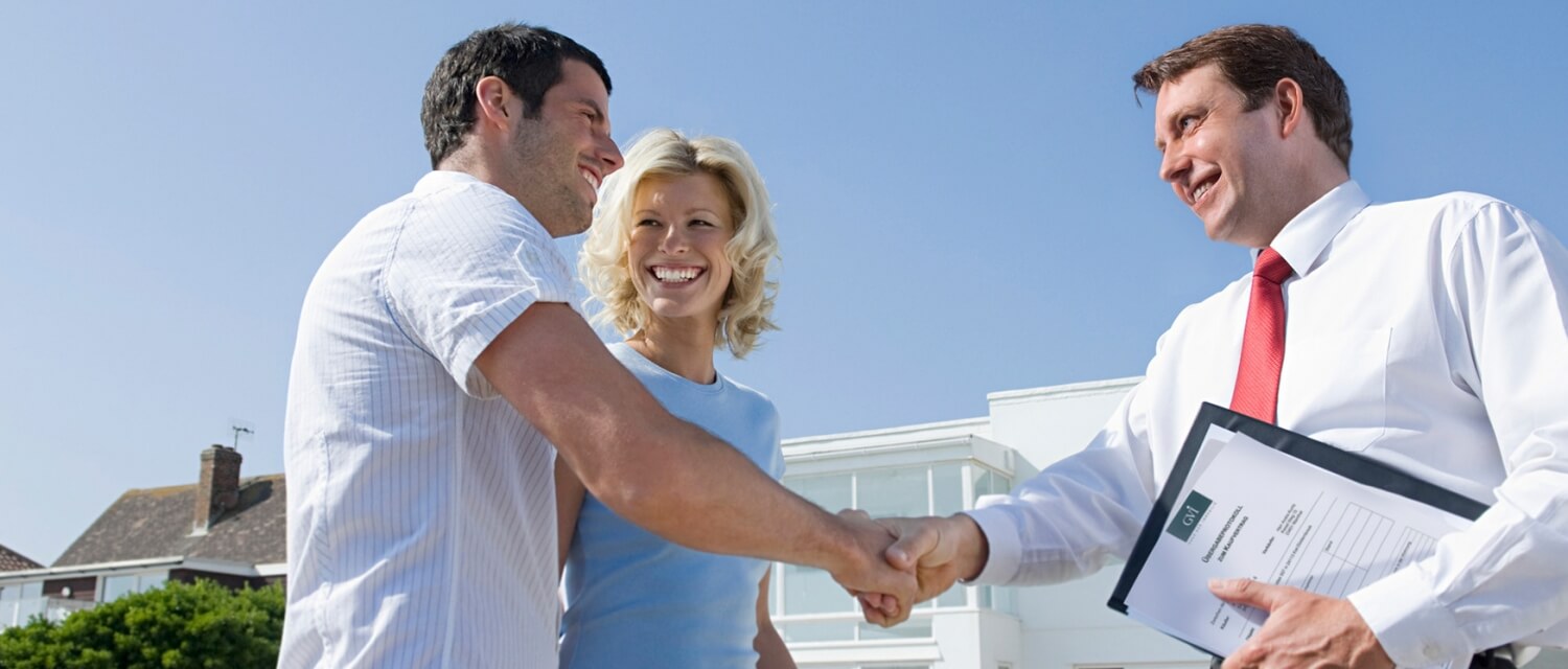 Hausuebergabe schmal.jpg